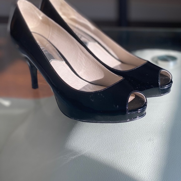 Michael Kors black patent leather peep toe pumps size 7